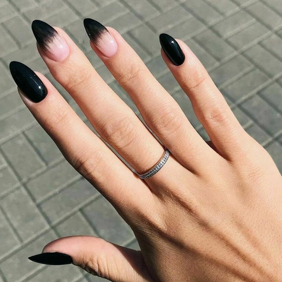 Noir Fade| Medium Almond Manicure | Press On Nails N748