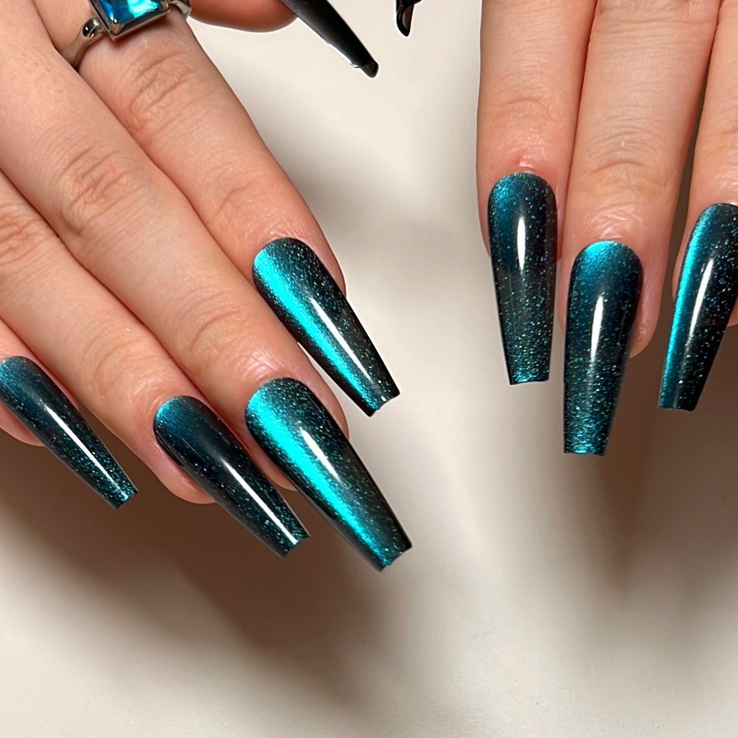 Emerald Gleam| Long Coffin Manicure | Press On Nails N679