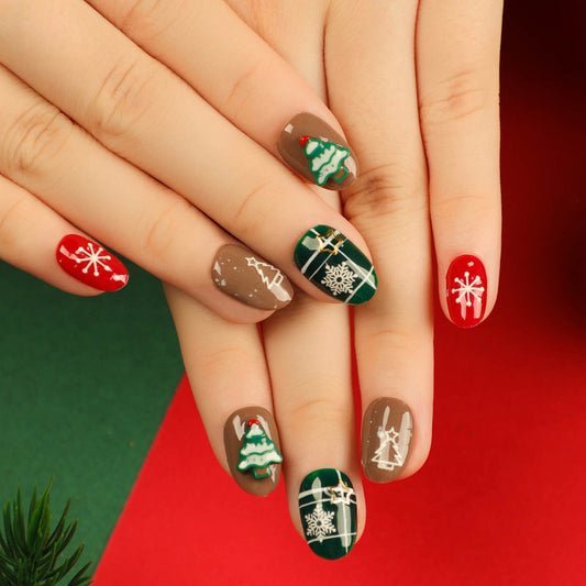 Holly Jolly Evergreen| Short Squoval Manicure | Press On Nails N399