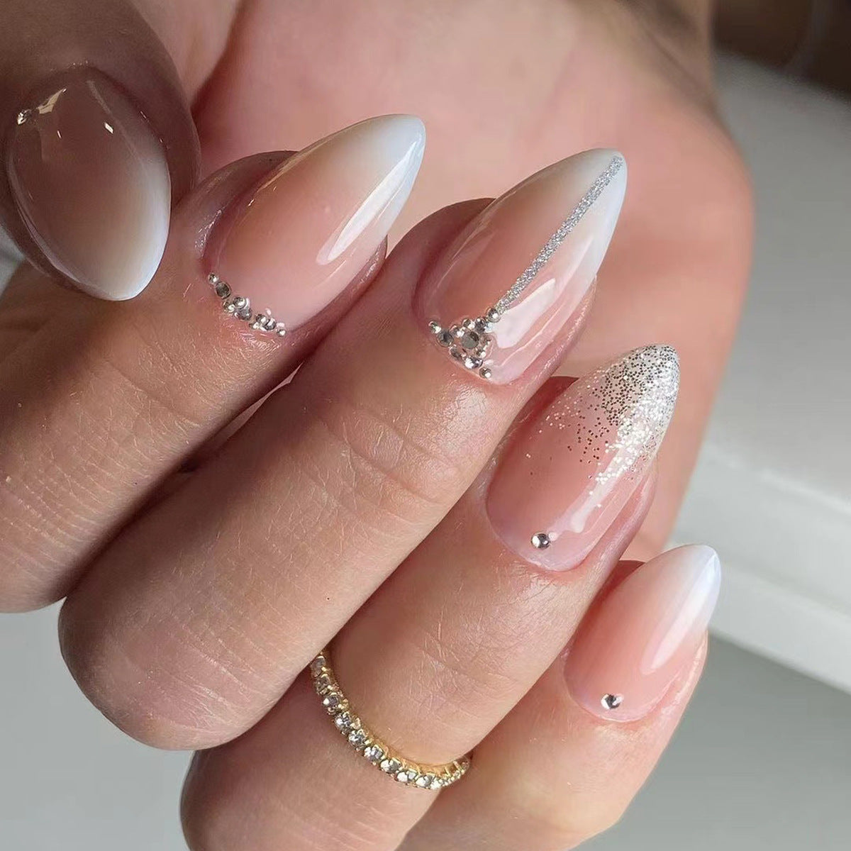 Peachy Diamond Brilliance| Medium Almond Manicure | Press On Nails N602