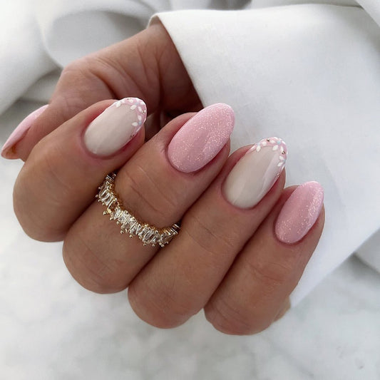 Dainty White Blossoms| Short Almond Manicure | Press On Nails N691