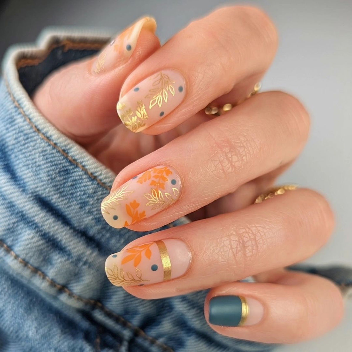 Sunlit Foliage | Medium Squoval Manicure | Press On Nails N581