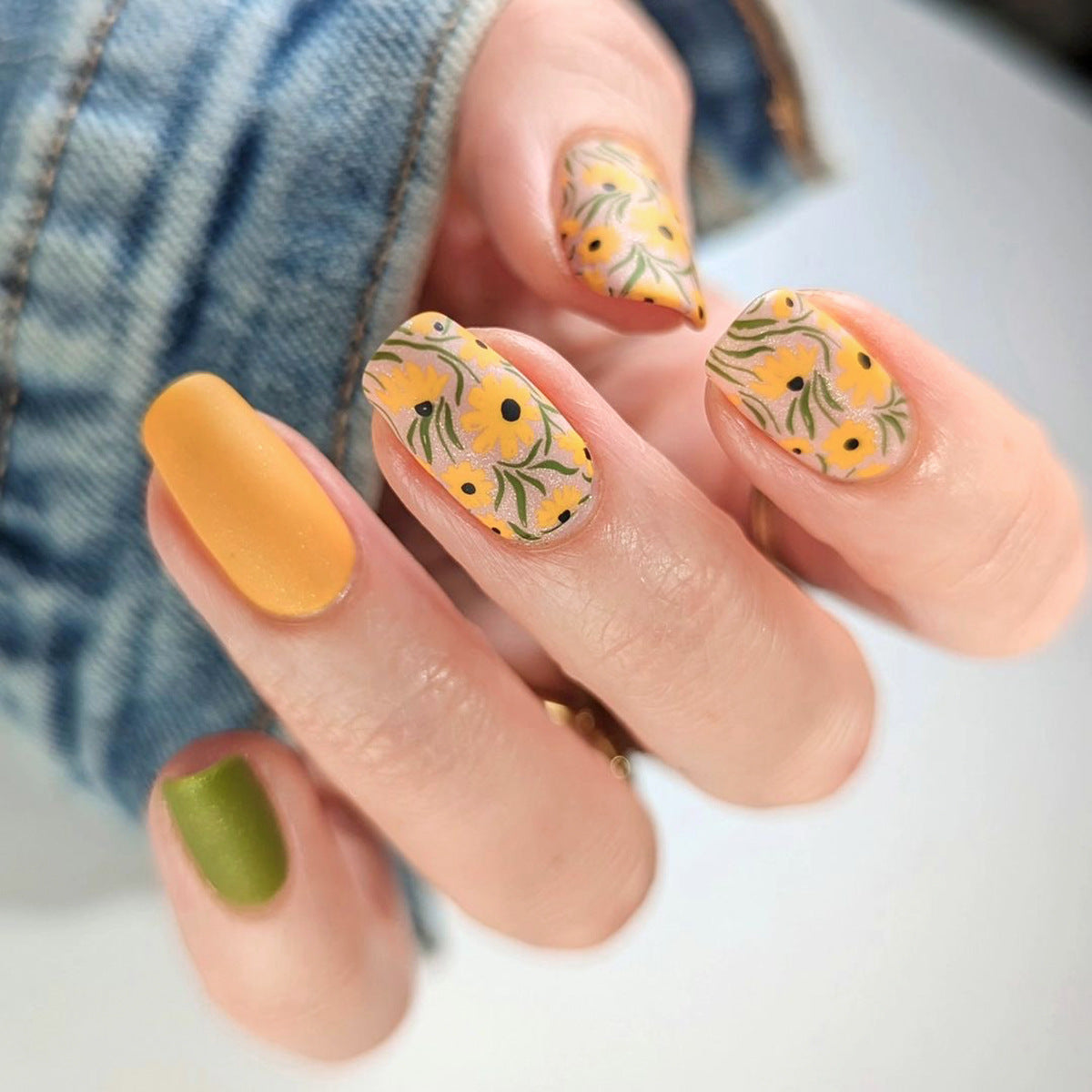 Cheery Sunflower| Medium Coffin Manicure | Press On Nails N745